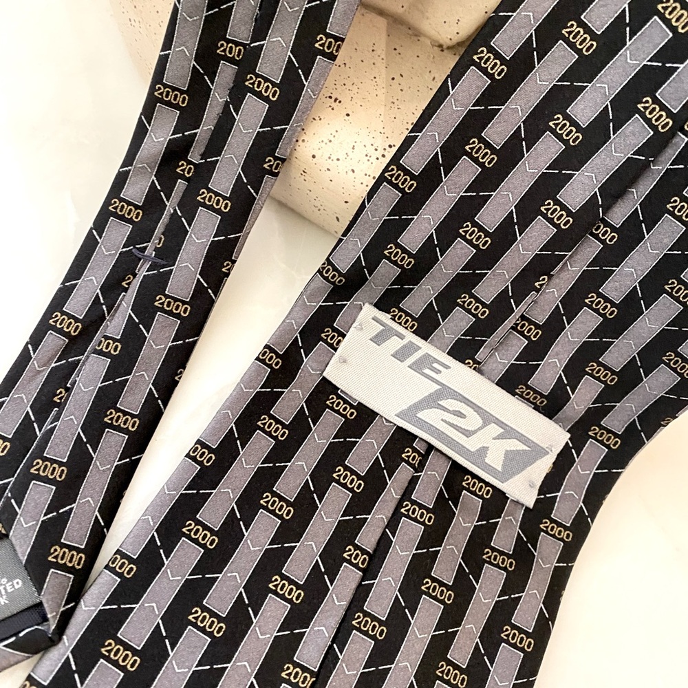 It’s 2000 again tie